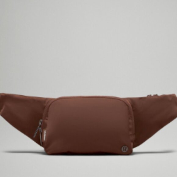 NWT LULULEMON Everywhere Sling Bag UNISEX Brown Earth  SOLD OUT RARE AUTHENTIC - Picture 1 of 7